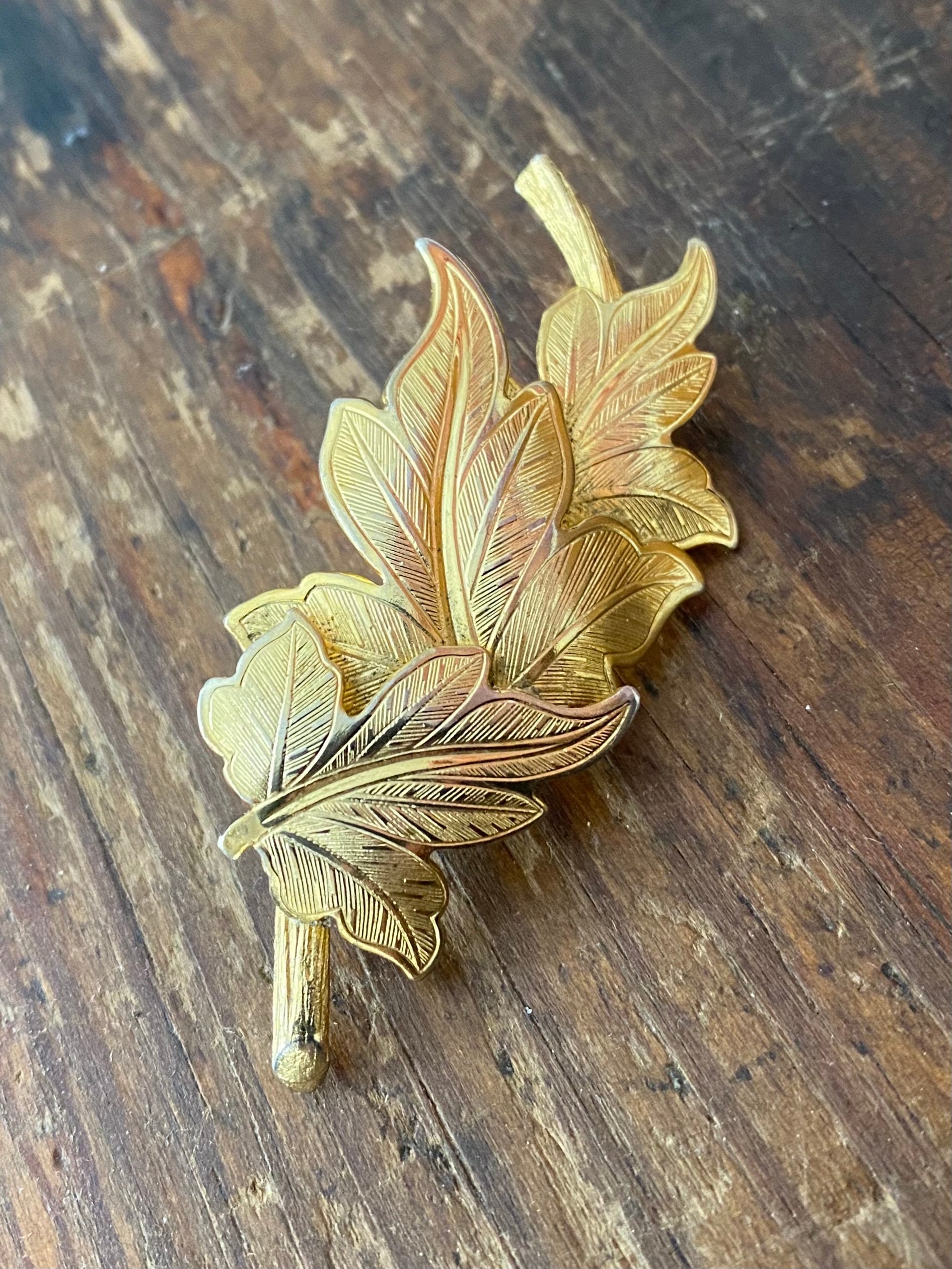 Fancy Vintage Leaf Brooch